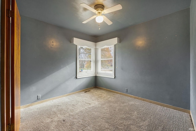 unfurnished room with carpet flooring and ceiling fan