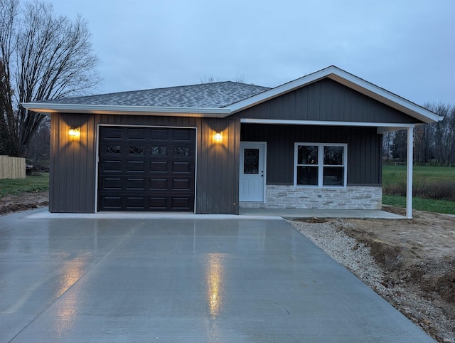 view of front facade with a garage