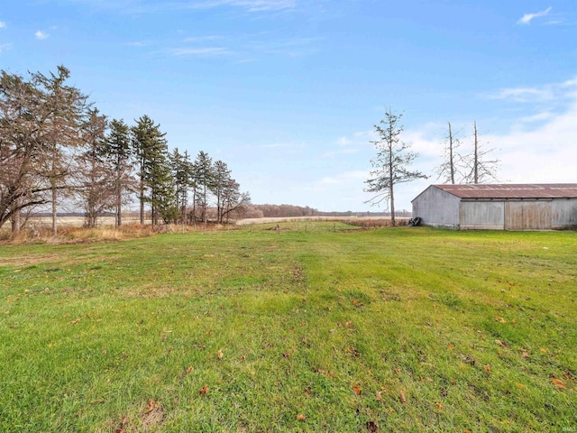 view of yard featuring a rural view and an outdoor structure