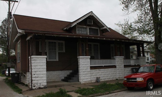 view of front of property featuring covered porch