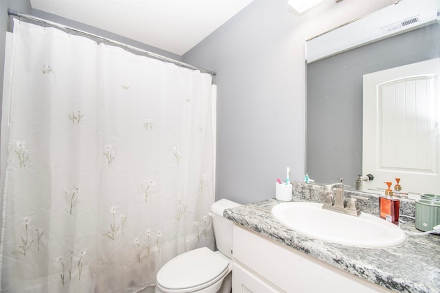 bathroom featuring a shower with curtain, vanity, and toilet