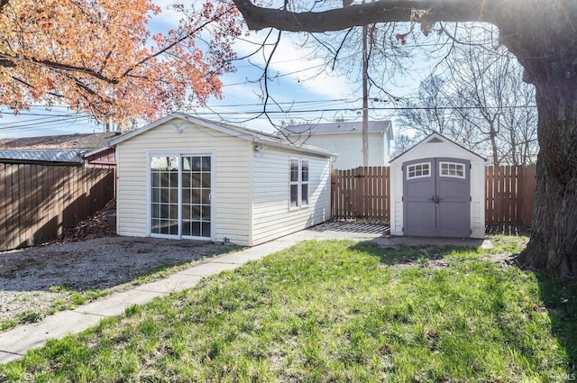 view of outbuilding with a yard