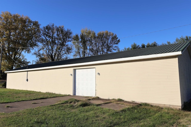 garage with a yard