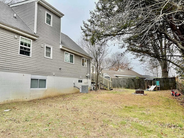 view of yard featuring central air condition unit