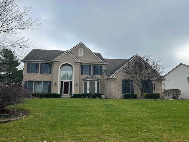 view of front facade featuring a front yard