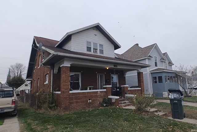 view of front of house featuring a porch and a front yard