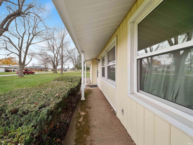 view of side of property featuring a yard