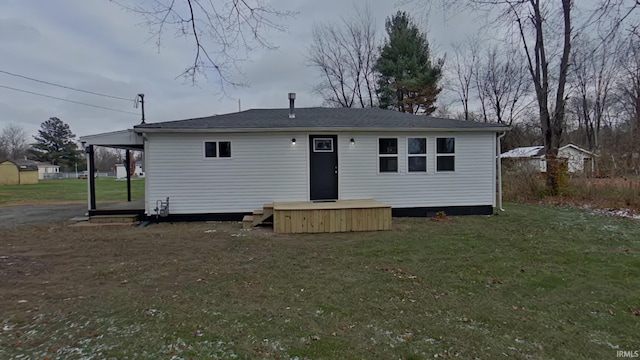 rear view of house featuring a yard