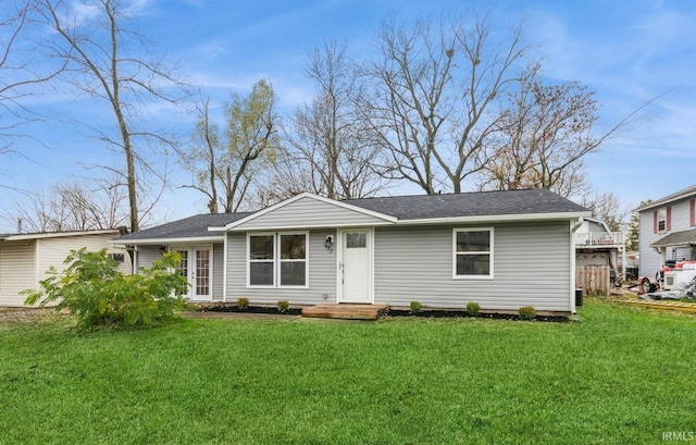 ranch-style house featuring a front yard