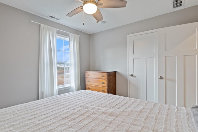 bedroom with ceiling fan