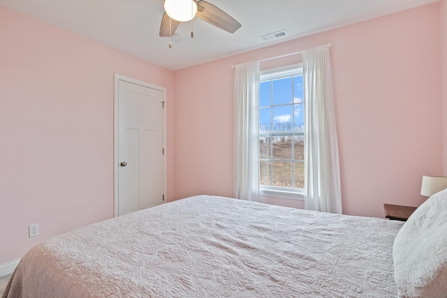 bedroom with ceiling fan