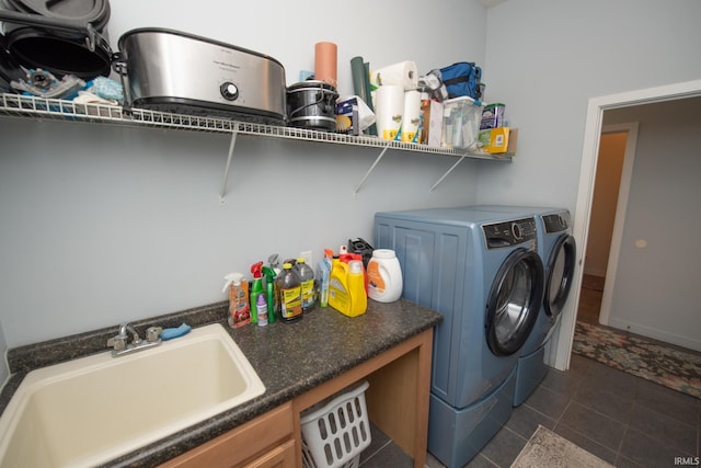 washroom with sink and washing machine and dryer