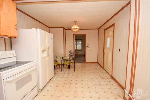 kitchen featuring electric stove, crown molding, a chandelier, and decorative light fixtures