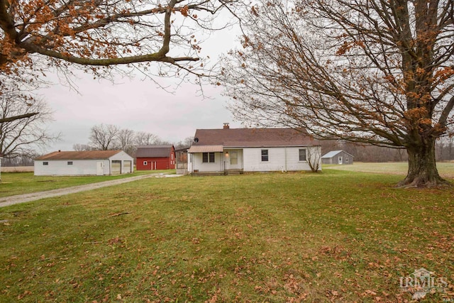 single story home with a front yard