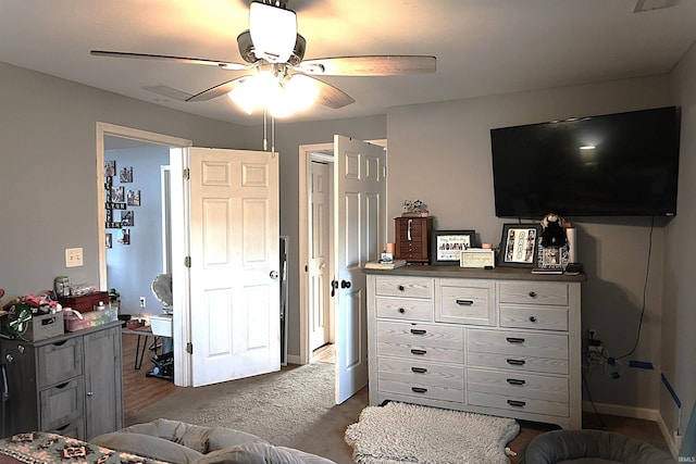 bedroom featuring ceiling fan