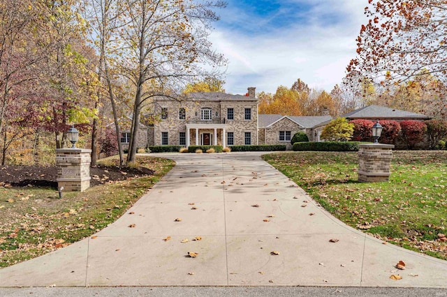 view of front of home with a front lawn