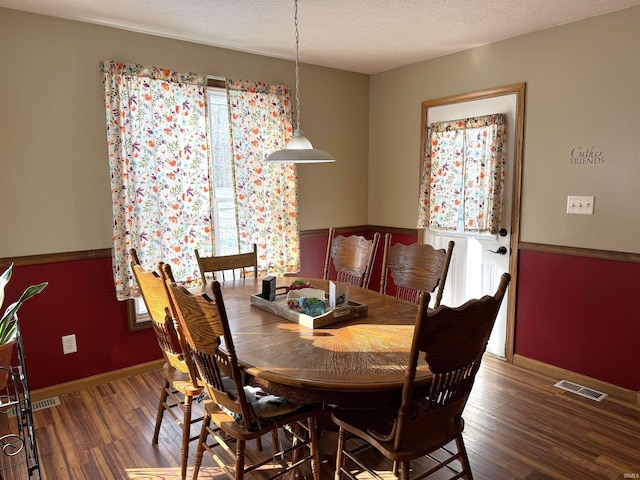 3020 10 Oclock Rd, Bloomingdale, IN 47832 - dining room featuring wood finished floors, baseboards, and a textured ceiling