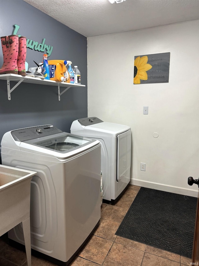 3020 10 Oclock Rd, Bloomingdale, IN 47832 - laundry room with washing machine and dryer and a textured ceiling