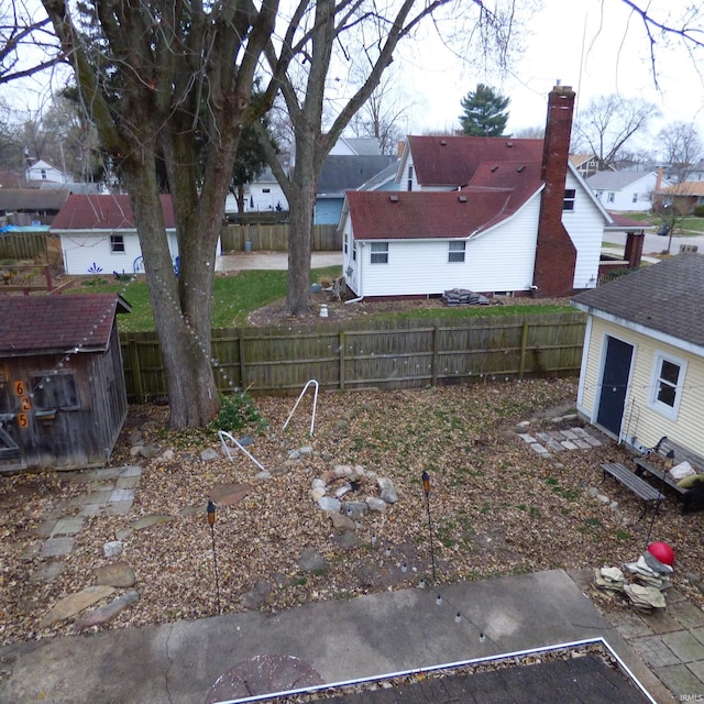 view of yard with a storage shed