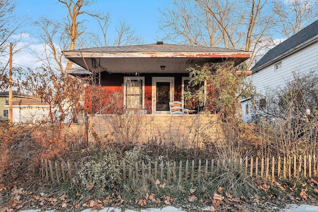 view of front of property featuring a porch