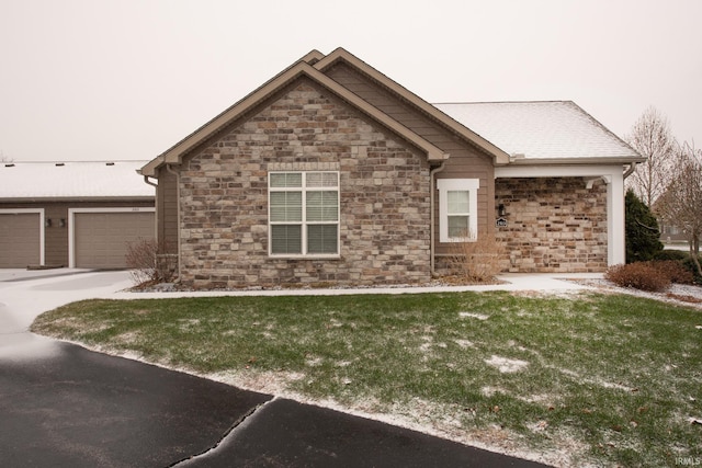 view of front facade with a garage and a front yard