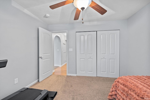 bedroom featuring light carpet, a closet, and ceiling fan