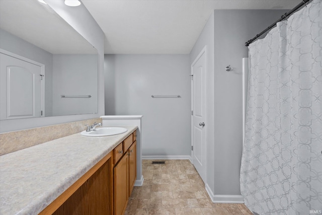 bathroom featuring a shower with curtain and vanity