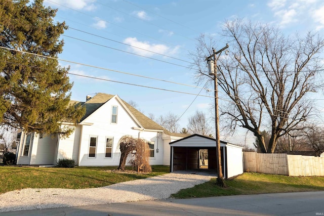 view of front of house featuring a front yard and a carport