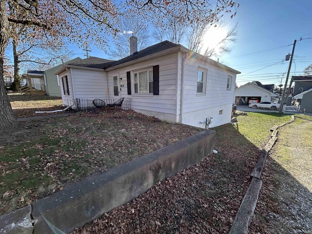 view of front of home with a front lawn