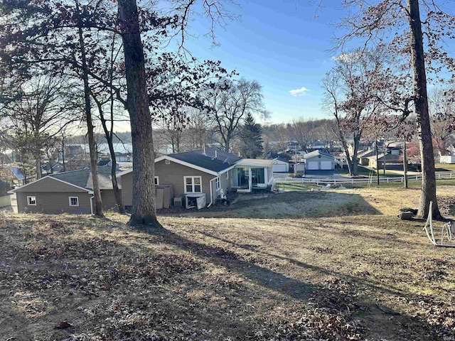 view of front facade featuring a front yard