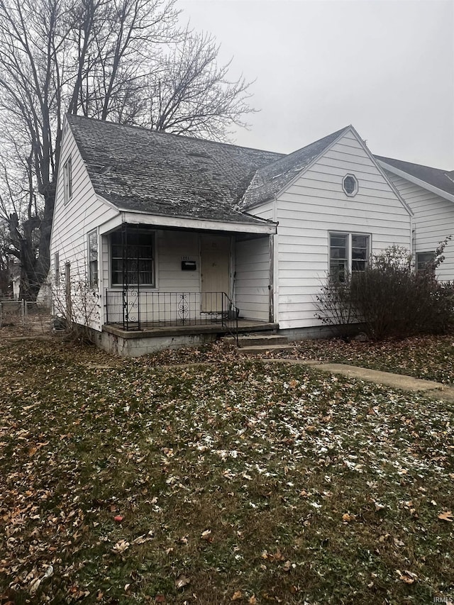 view of front of property featuring covered porch