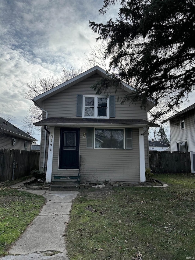 view of front of property with a front lawn