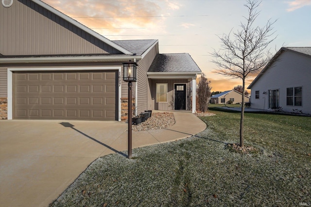 view of front of property featuring a yard and a garage