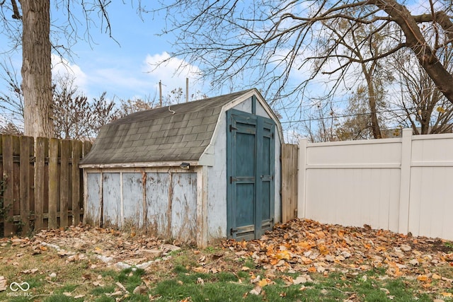 view of outbuilding