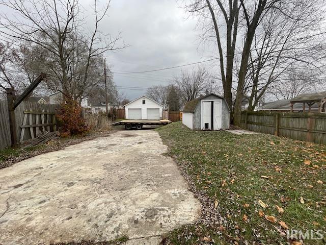 view of yard with a shed and a garage