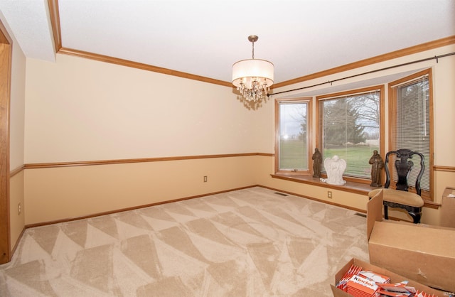 unfurnished room featuring crown molding, carpet, and a chandelier