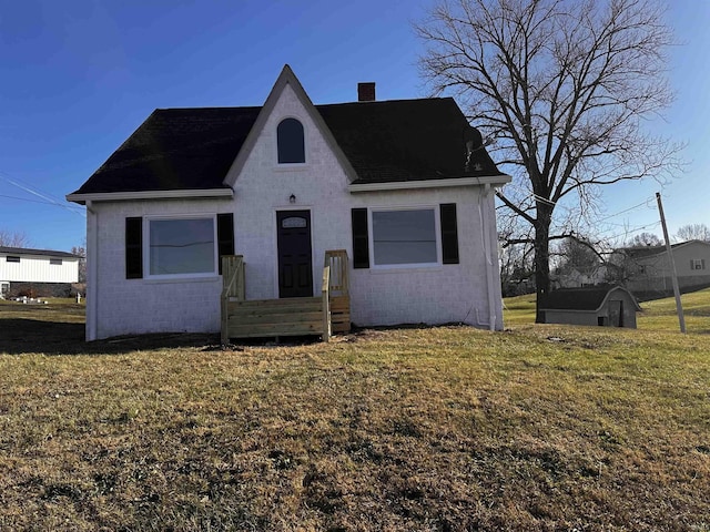 view of front of house featuring a front yard