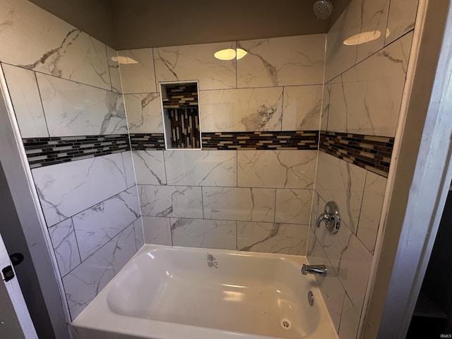 bathroom with tiled shower / bath combo