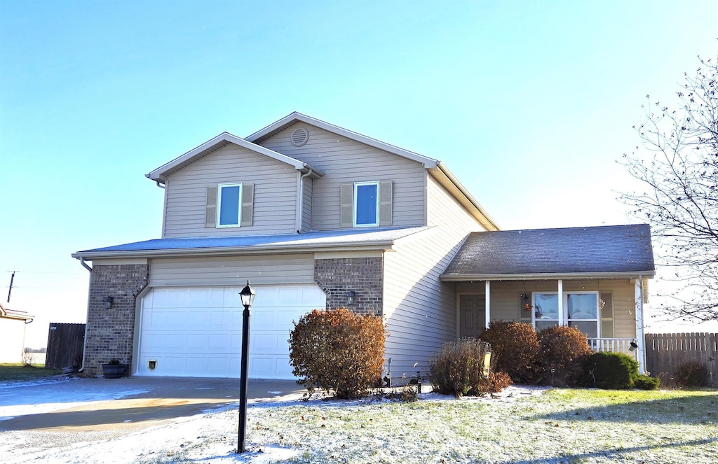 view of front facade featuring a garage