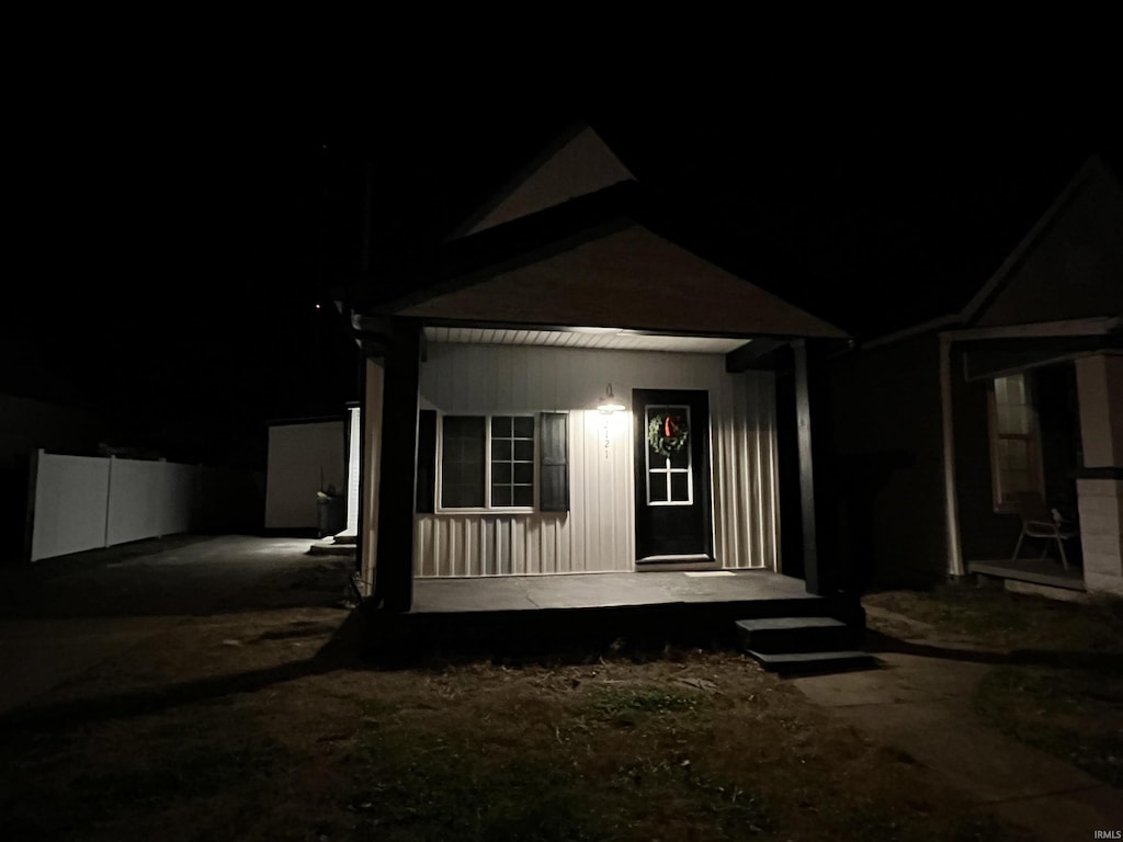 view of front of home featuring covered porch