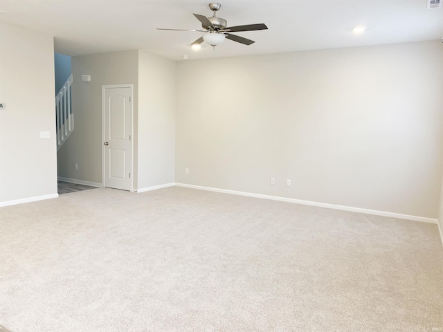 carpeted empty room featuring ceiling fan