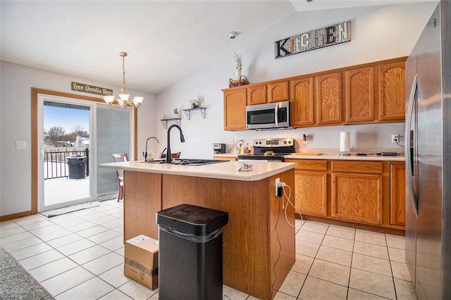 kitchen with lofted ceiling, sink, an island with sink, a notable chandelier, and stainless steel appliances