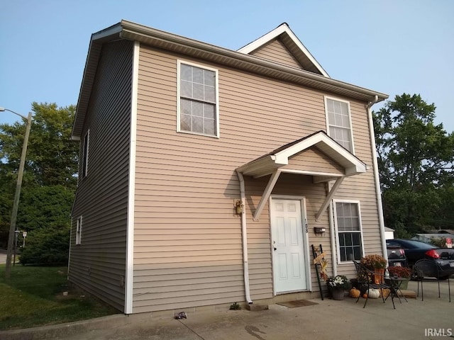 view of front facade