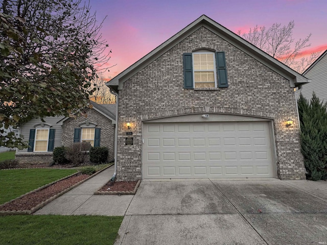 view of front property featuring a garage