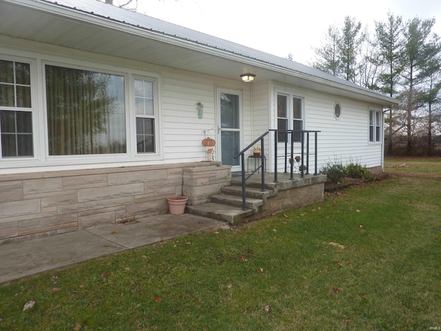 view of front of property with a front yard