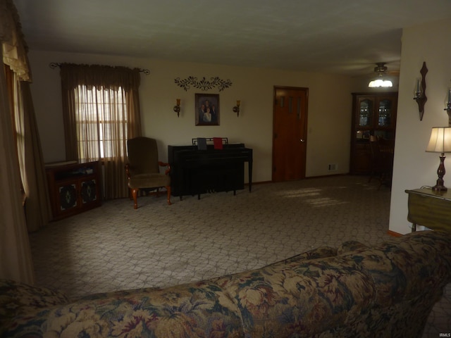 carpeted living room featuring ceiling fan