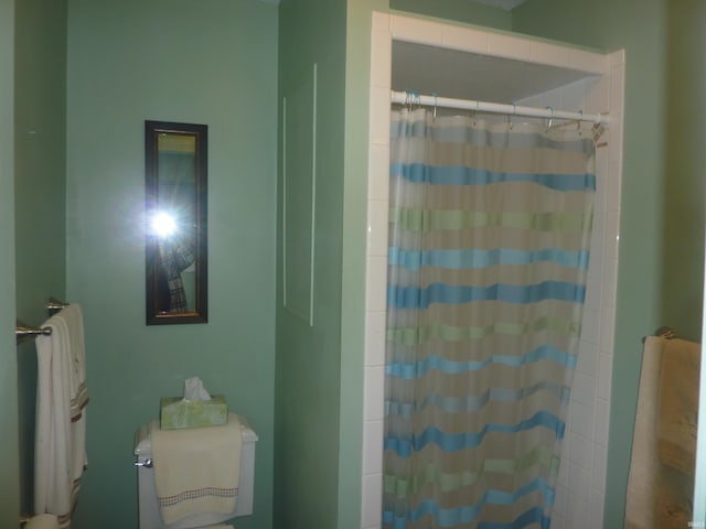 bathroom with curtained shower