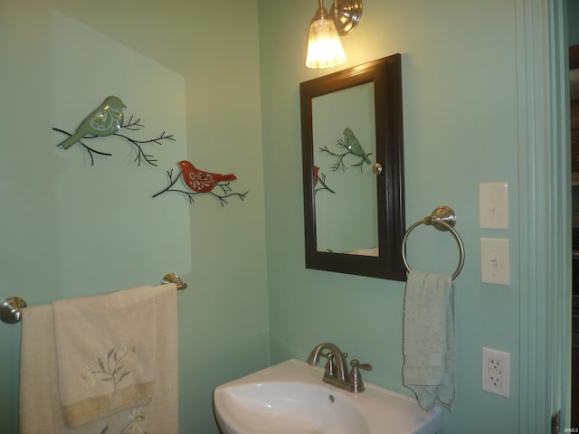 bathroom featuring sink