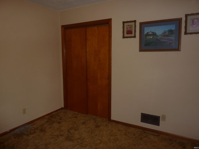 unfurnished bedroom with carpet flooring and a closet