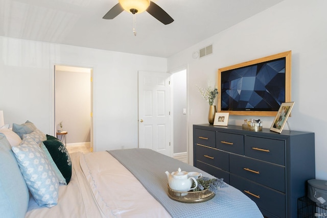 bedroom with ceiling fan